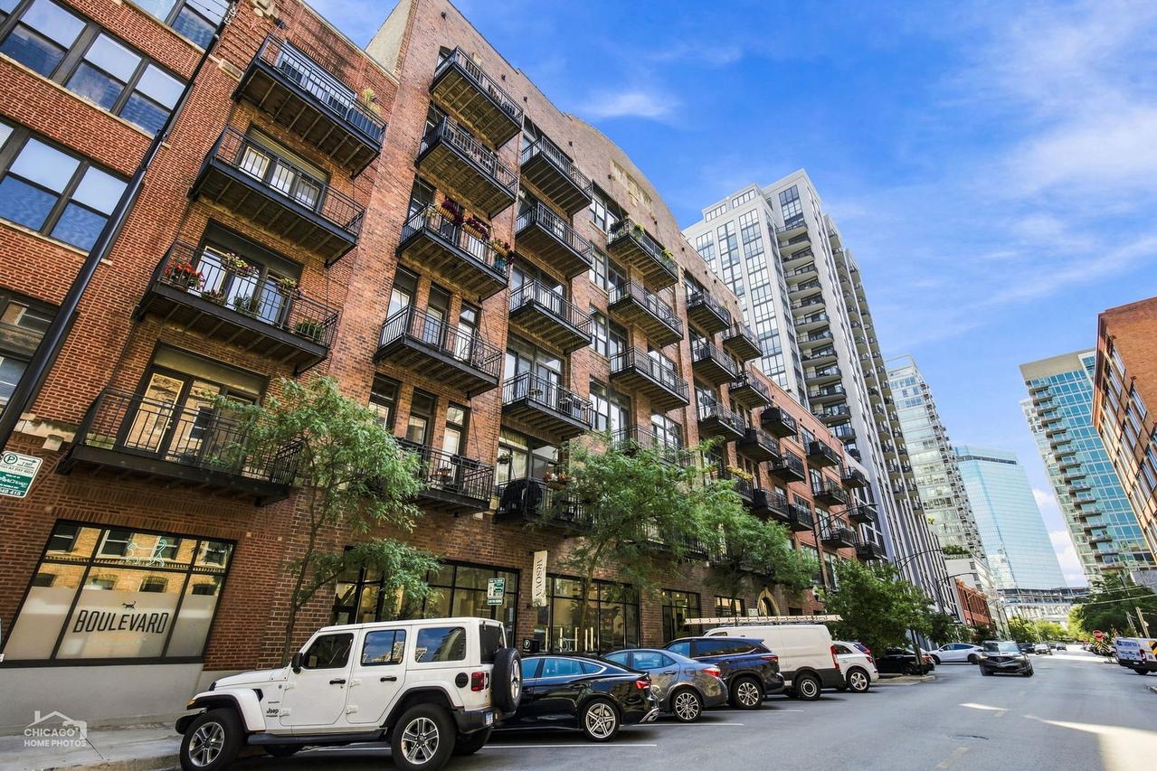 375 W Erie St. #221, Chicago, IL 60654