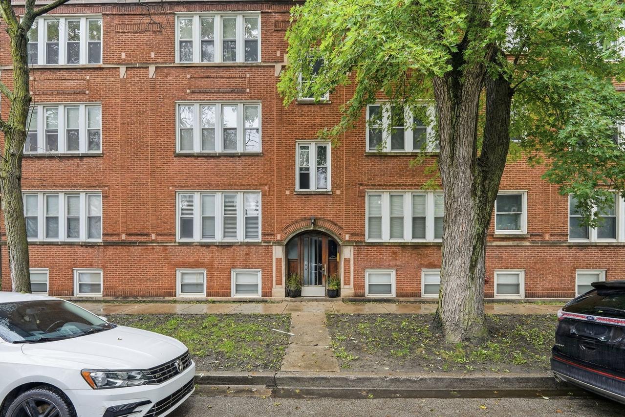 7205 N Damen Ave. #3, Chicago, IL 60645