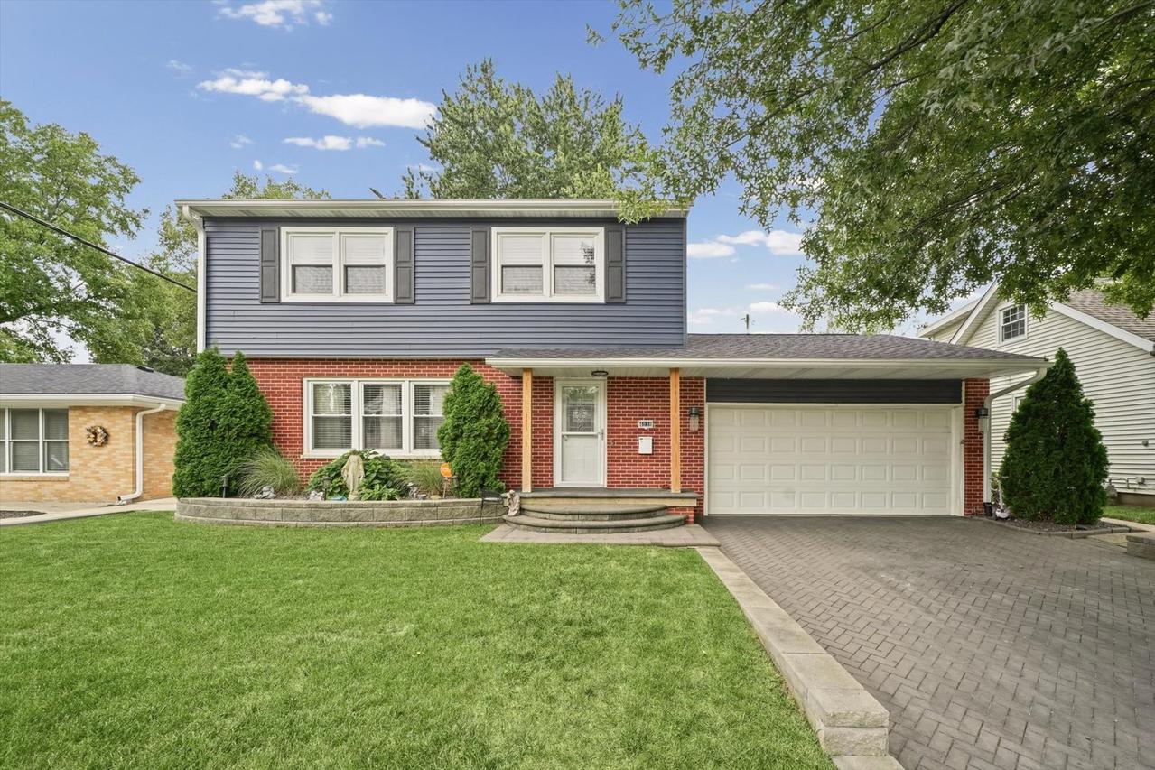 4038 N Buckingham Dr., Decatur, IL 62526