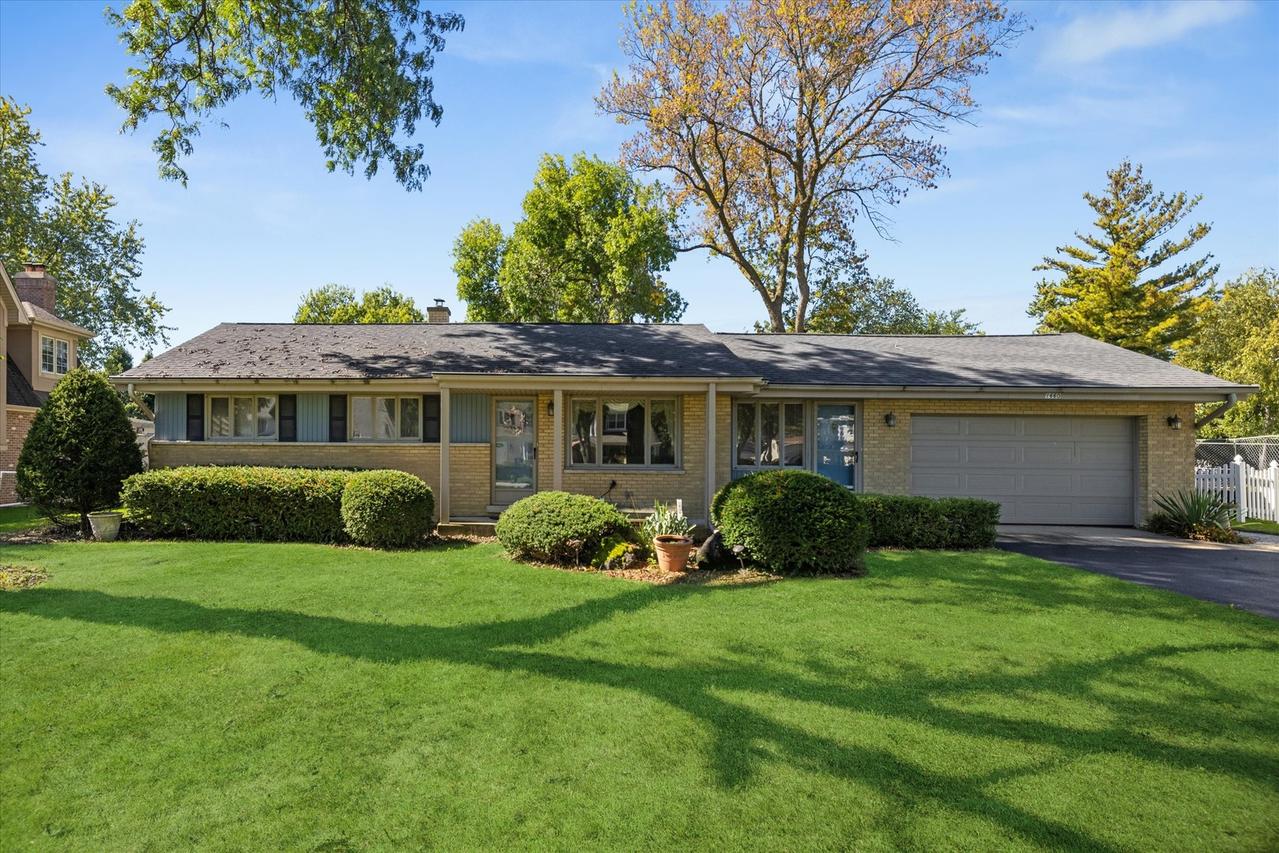 1660 N Highland Ave., Arlington Heights, IL 60004