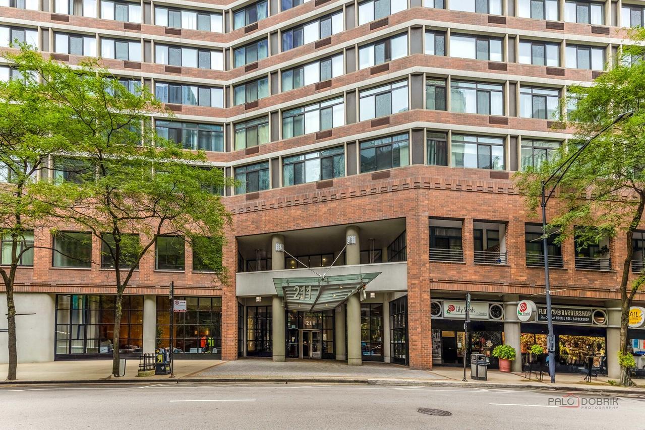 211 E Ohio St. #2015, Chicago, IL 60611