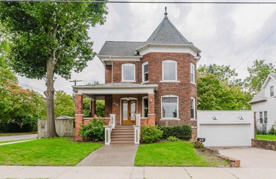 302 W Wood St., Bloomington, IL 61701