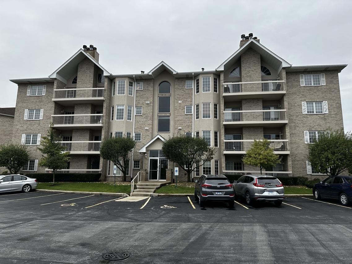 7751 Bristol Park Dr. #4NW, Tinley Park, IL 60477