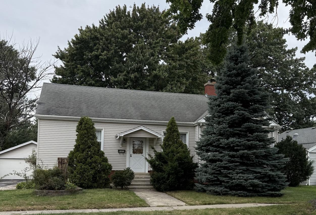 9322 S 49th Ave., Oak Lawn, IL 60453