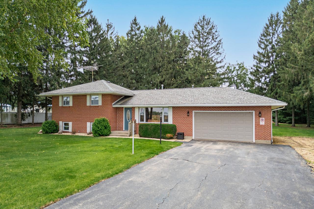 2292 N Leaf River Rd., Mount Morris, IL 61054