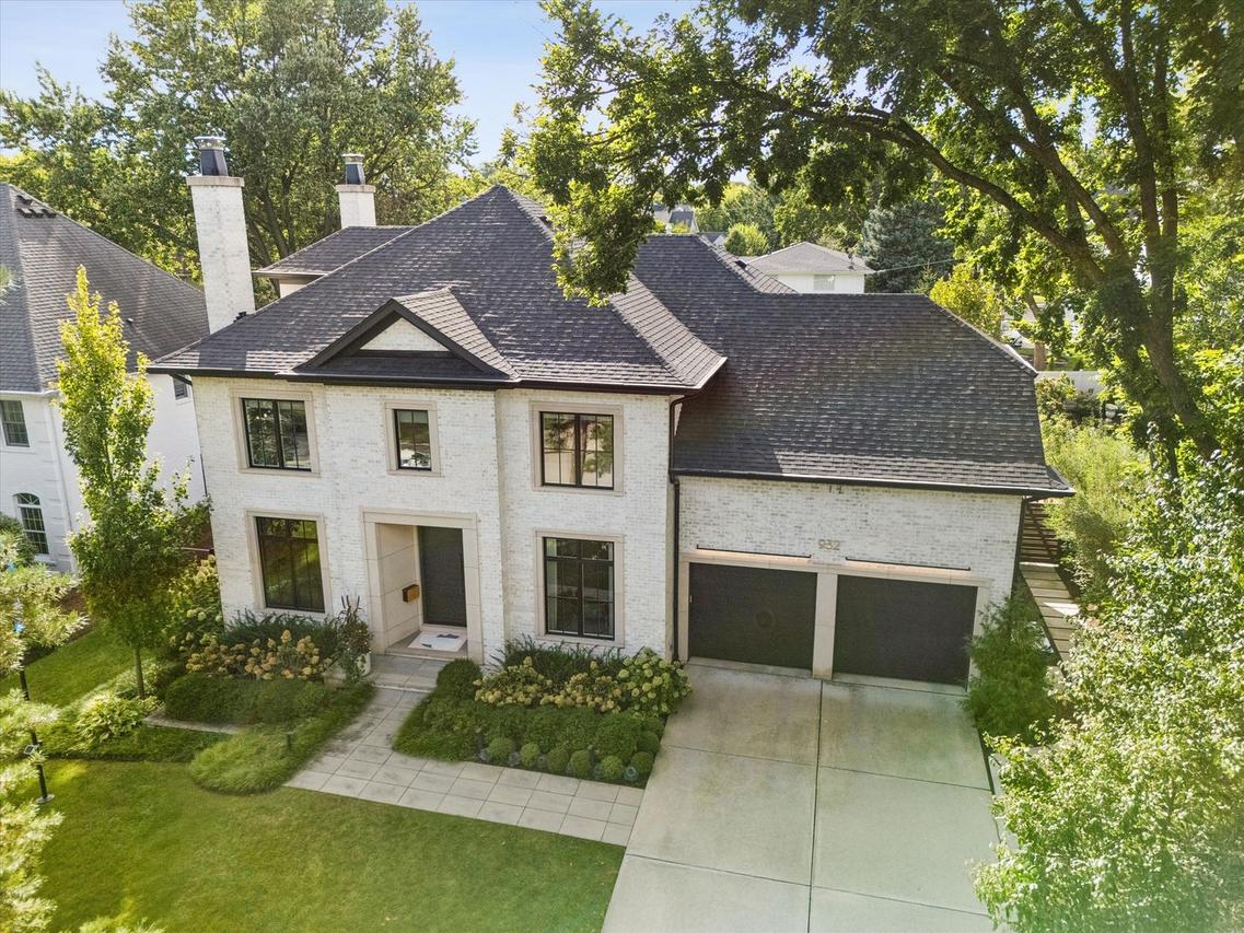 932 Allmen Ave., Hinsdale, IL 60521