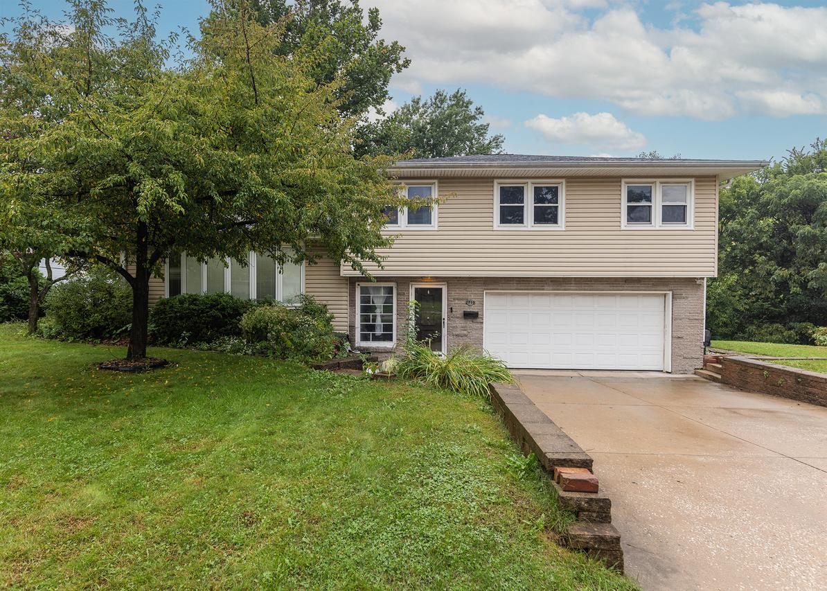 2715 8th St., East Moline, IL 61244