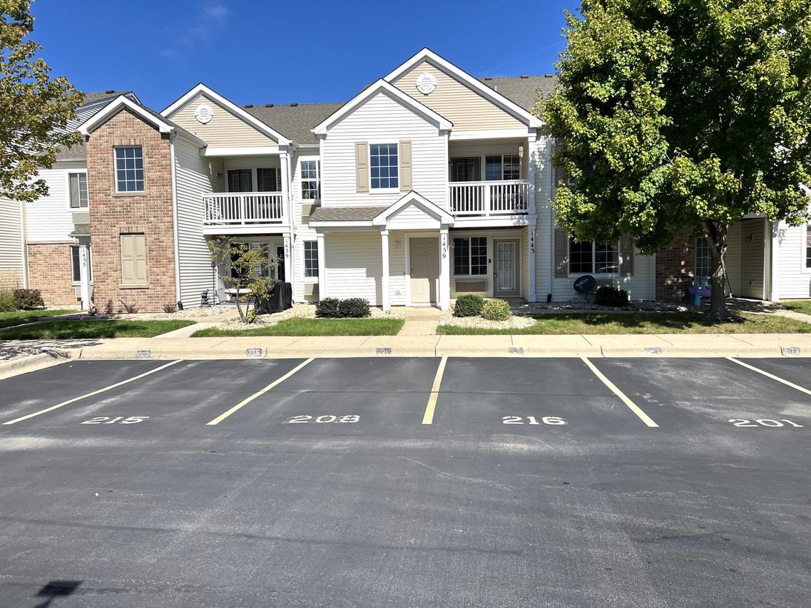 1443 Mcclure Rd. #207, Aurora, IL 60505