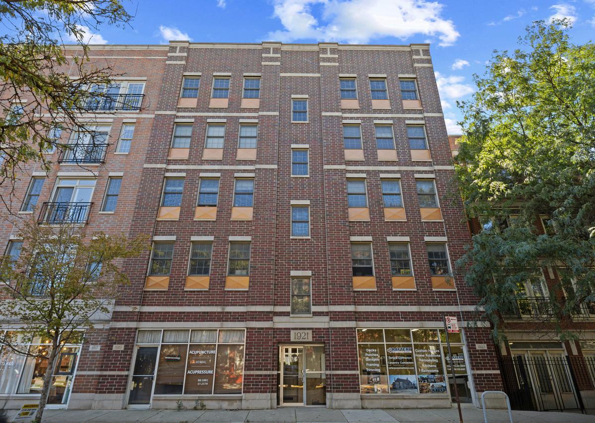 1921 W Diversey Pkwy. #402, Chicago, IL 60614