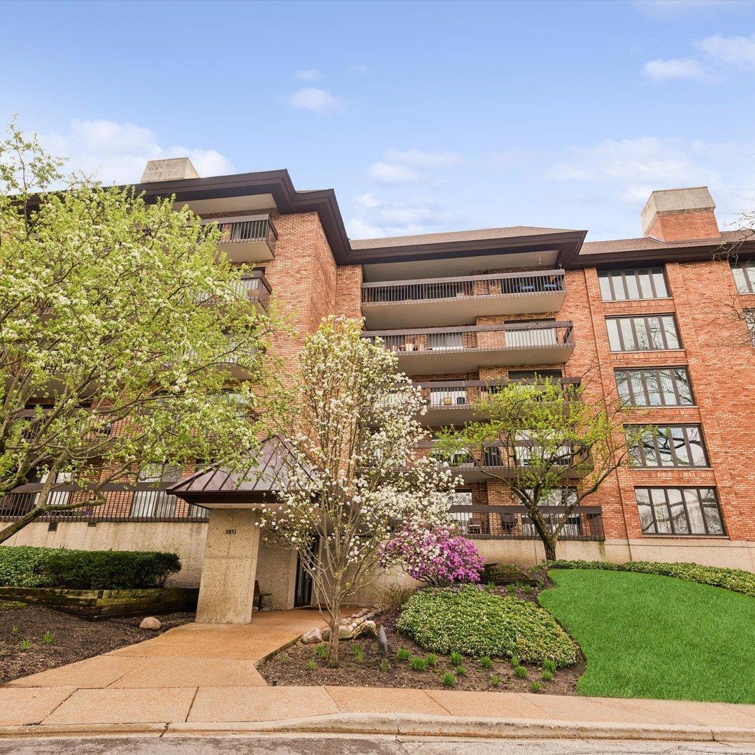 3851 Mission Hills Rd. #303, Northbrook, IL 60062
