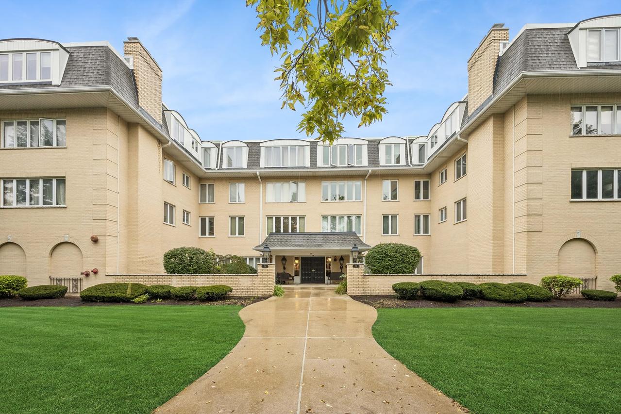 75 6th Ave. #108, La Grange, IL 60525
