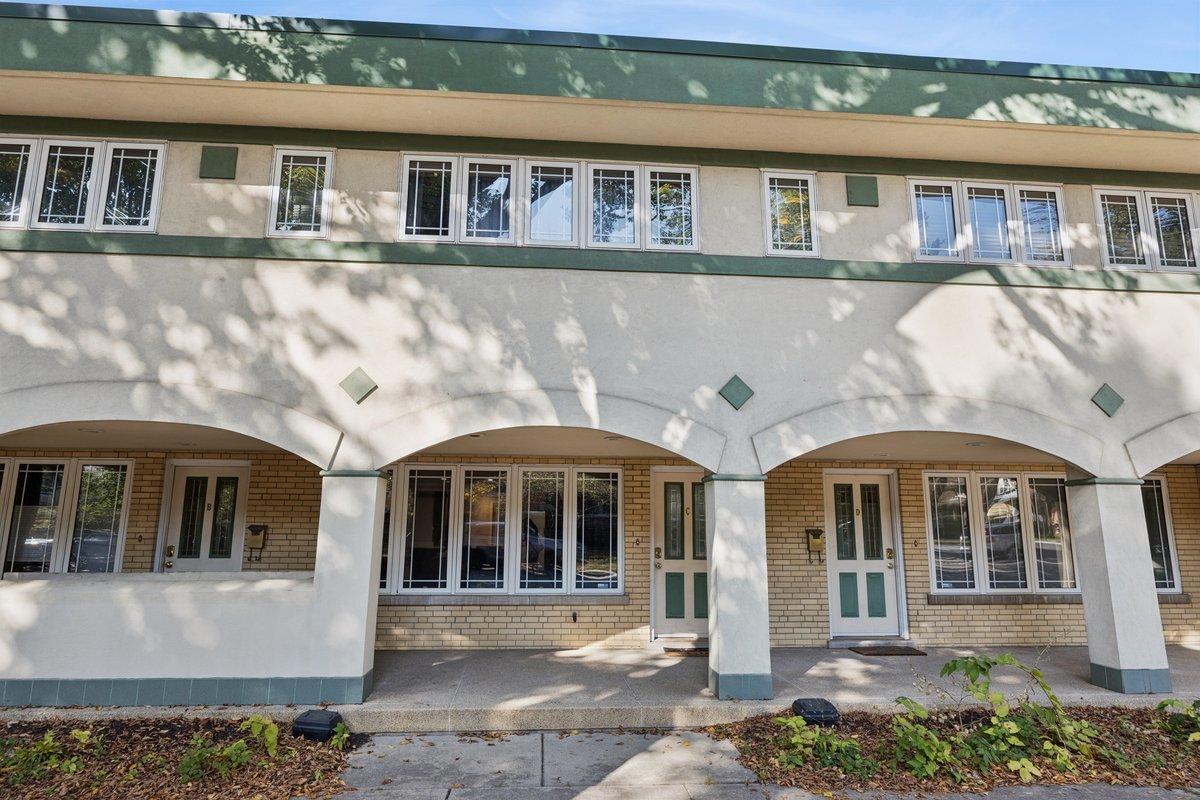 245 S Oak Park Ave. #C, Oak Park, IL 60302