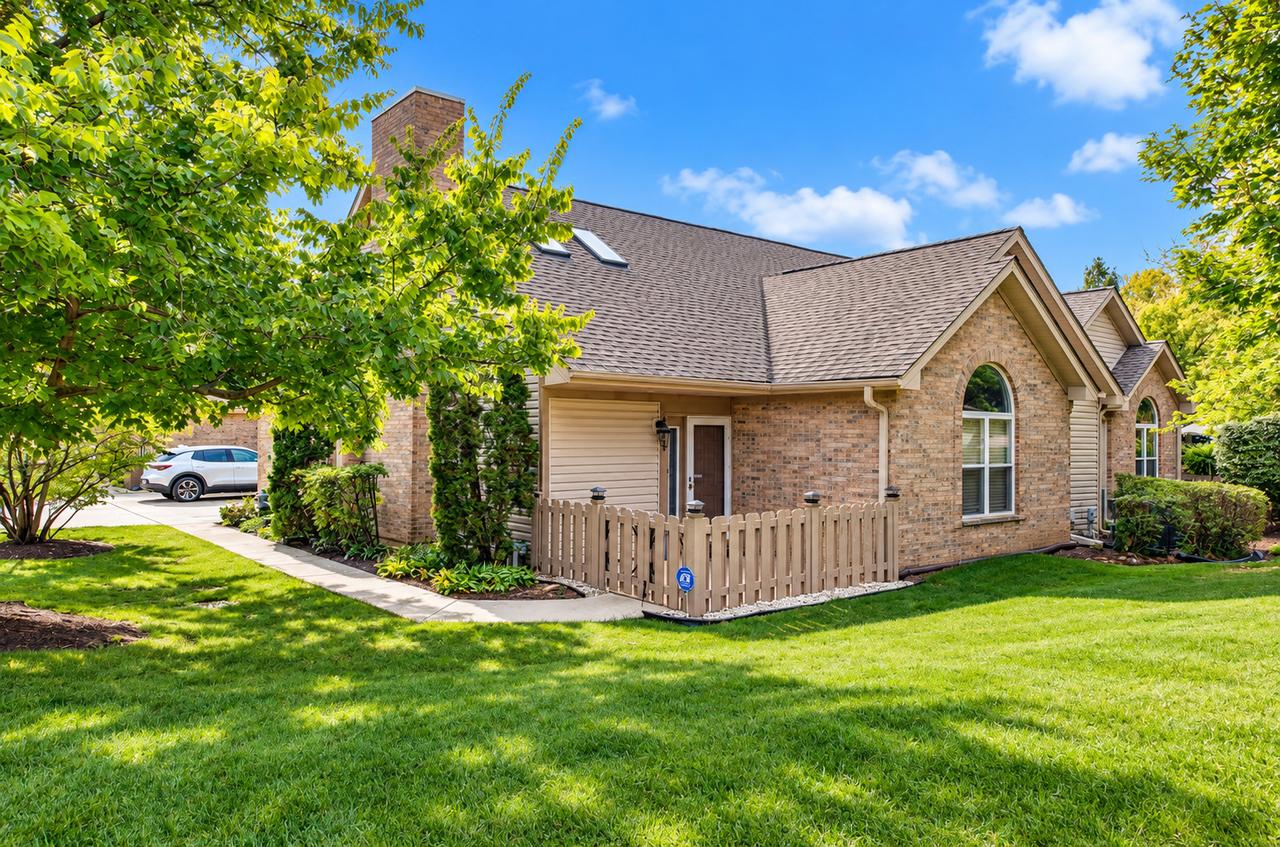 183 Canterbury Ct., Bloomingdale, IL 60108