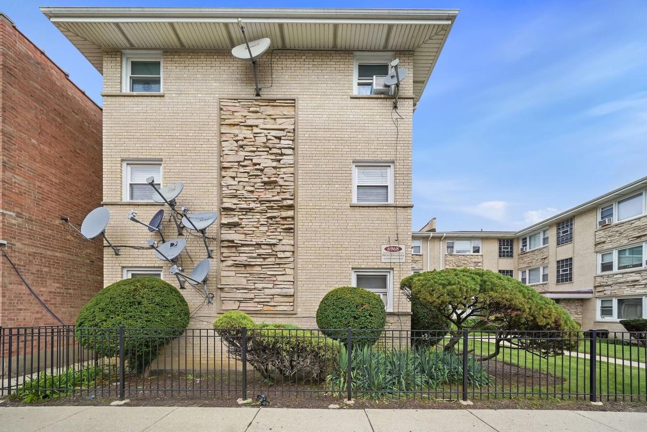 6968 W Diversey Ave. #8, Chicago, IL 60707