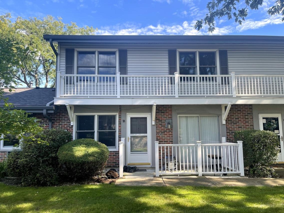 203 Emerson Ct. #B, Bloomingdale, IL 60108