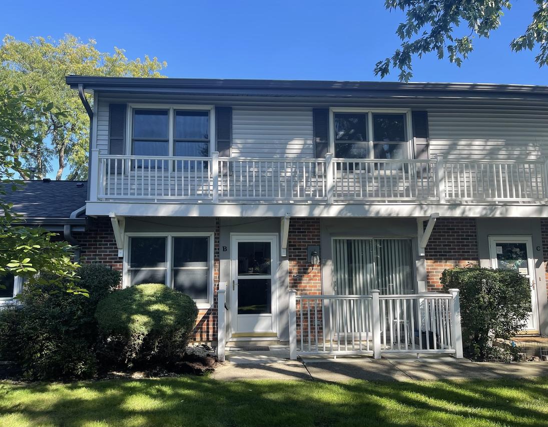 203 Emerson Ct. #B, Bloomingdale, IL 60108