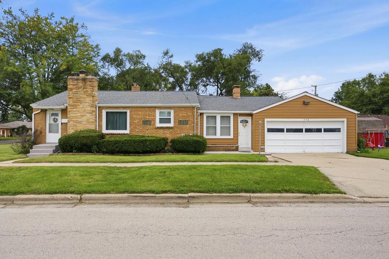 1270 Van St., Elgin, IL 60123
