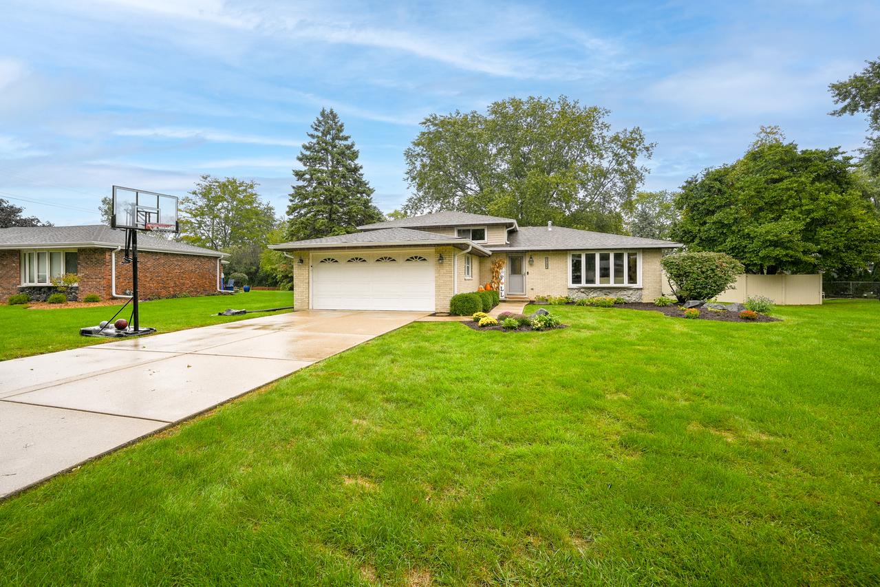 9S125 Florence Ave., Downers Grove, IL 60516