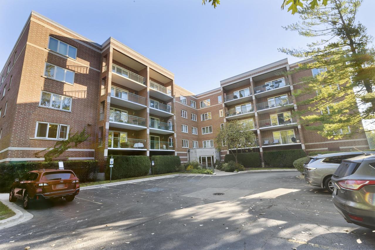 5320 N Lowell Ave. #506, Chicago, IL 60630