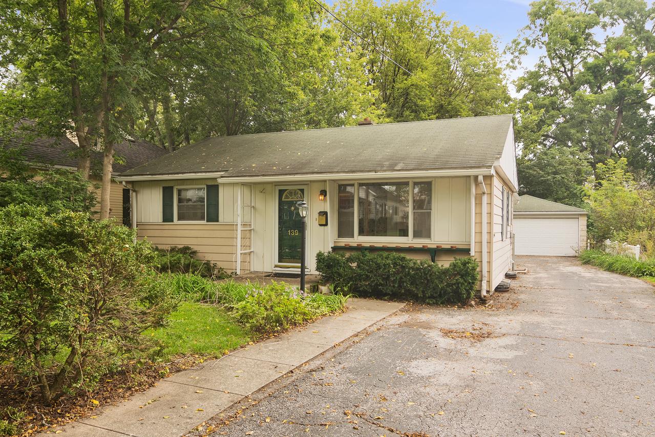 139 N Hager Ave., Barrington, IL 60010