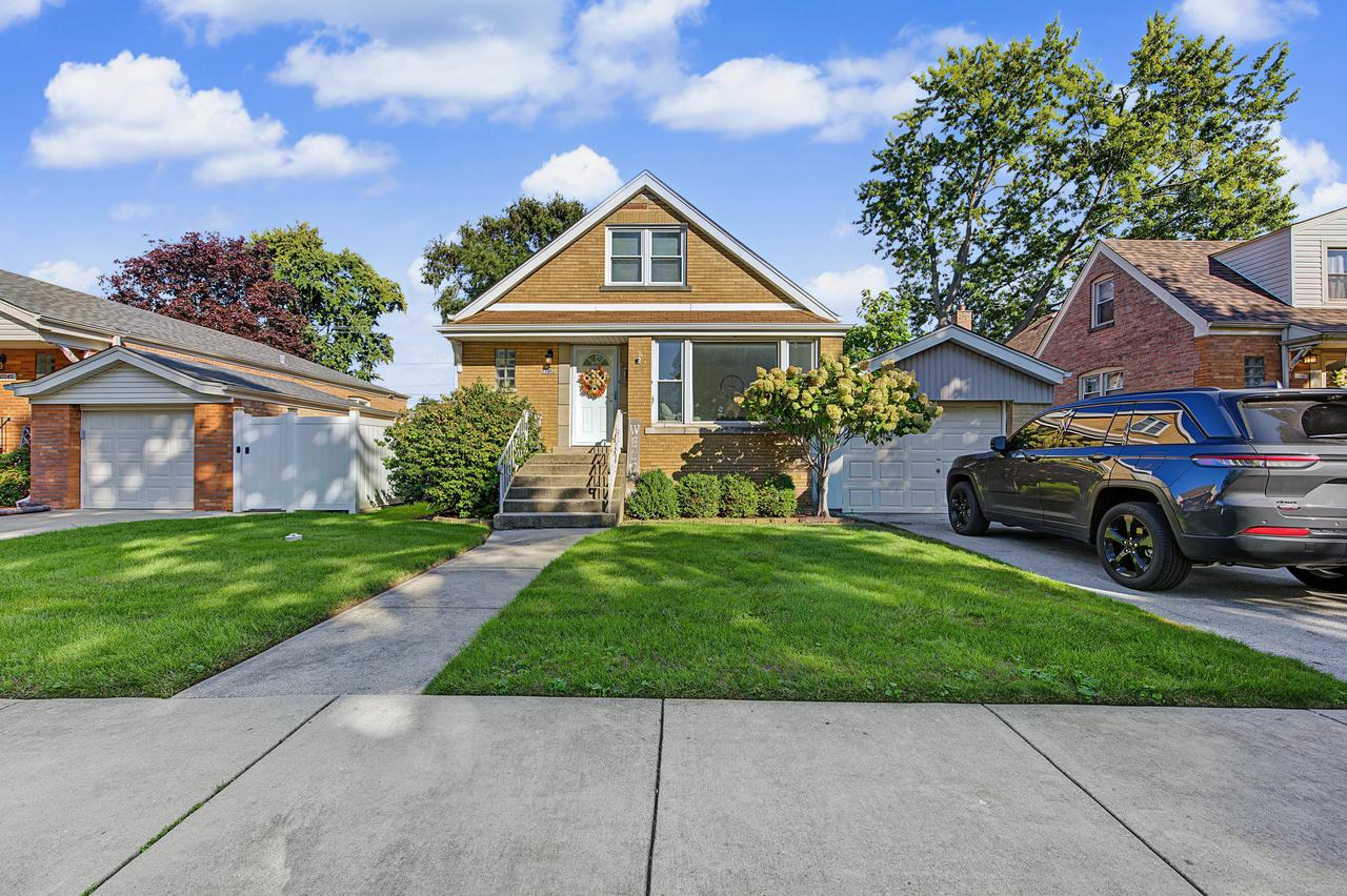 11003 S Tripp Ave., Oak Lawn, IL 60453