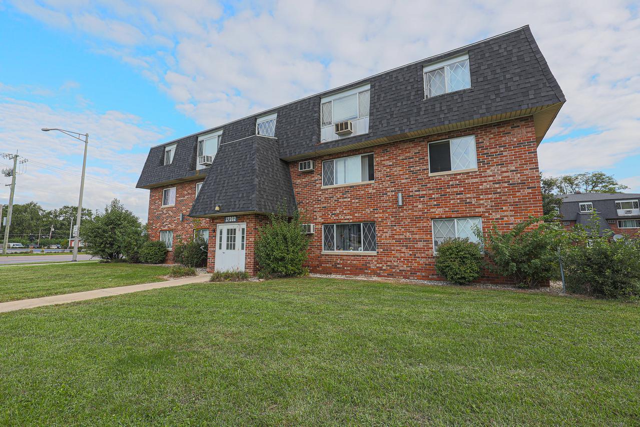 17262 71st Ct. #4, Tinley Park, IL 60477