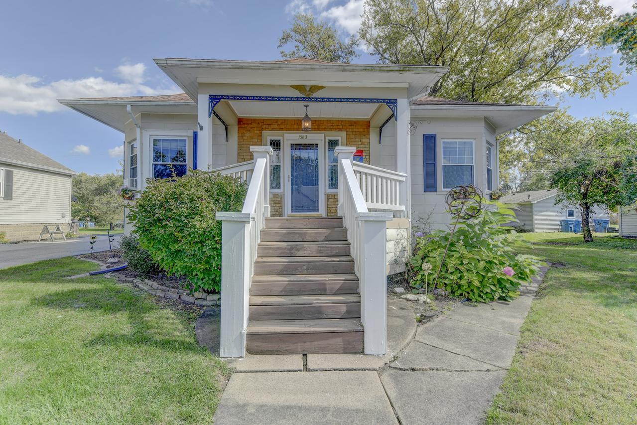 1583 East Ave., Crete, IL 60417
