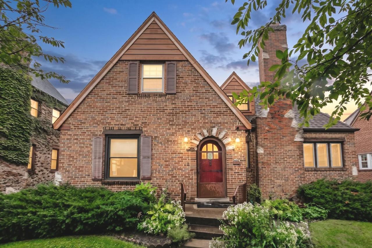 229 East Ave., Park Ridge, IL 60068