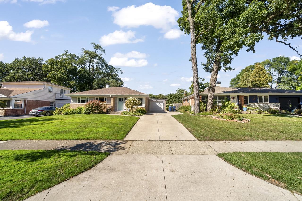 1960 Milton Ave., Northbrook, IL 60062