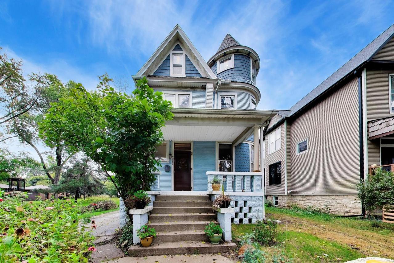 3841 Woodside Ave., Brookfield, IL 60513