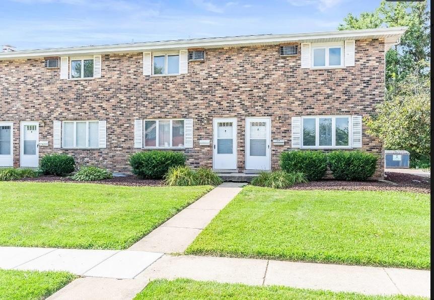 110 Town Crest Dr. #E, New Lenox, IL 60451