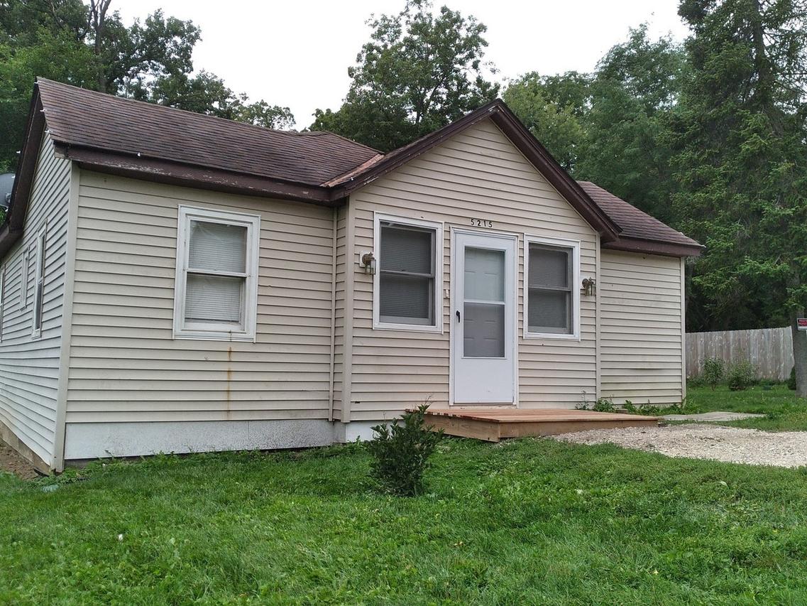 5215 W Orchard Dr., Mchenry, IL 60050