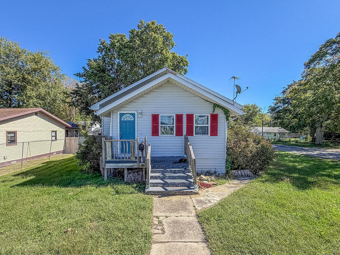 411 S Spruce St., Villa Grove, IL 61956