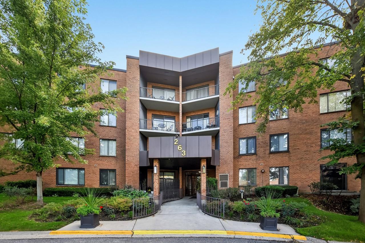 263 S Clubhouse Dr. #312, Palatine, IL 60074