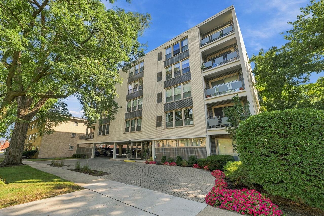 1535 Park Ave. #401, River Forest, IL 60305