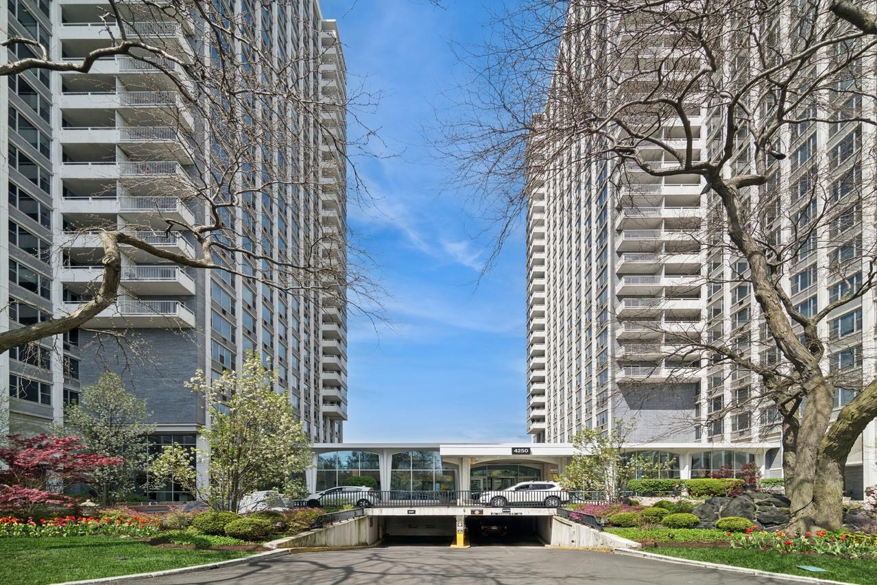 4250 N Marine Dr. #705, Chicago, IL 60613