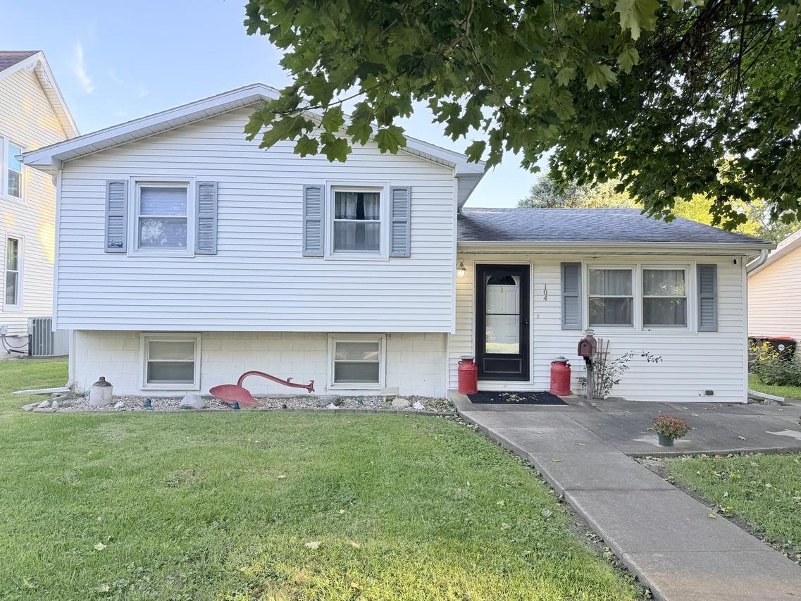 104 E North St., Leroy, IL 61752
