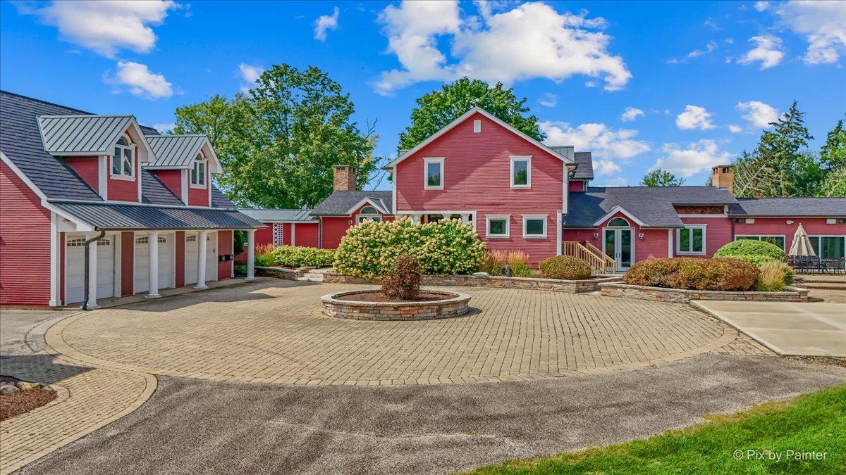 202 N Queen Anne Rd., Woodstock, IL 60098