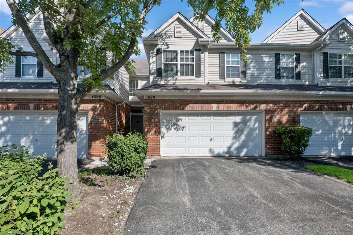 1690 Buckingham Dr., Des Plaines, IL 60018