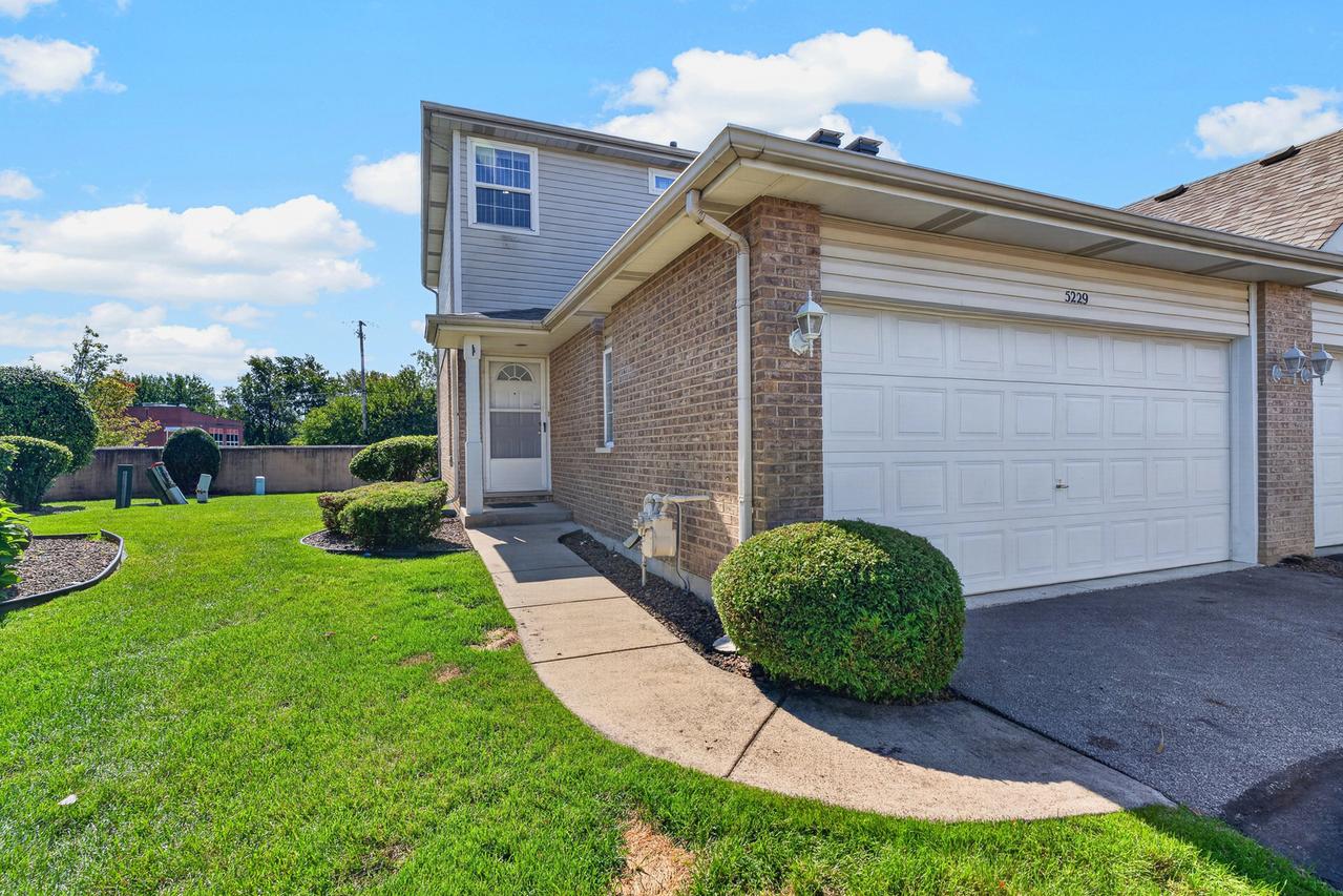 5229 W Mint Julip Dr., Alsip, IL 60803