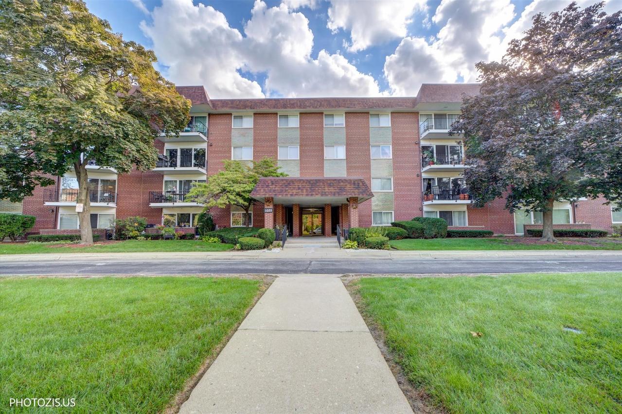 1025 S Fernandez Ave. #2D, Arlington Heights, IL 60005