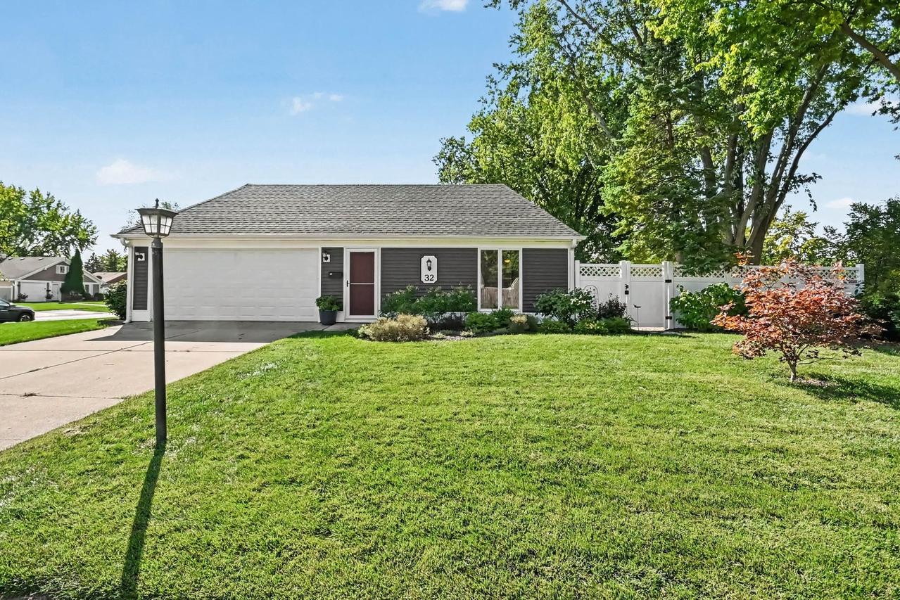 32 Springdale Rd., Montgomery, IL 60538