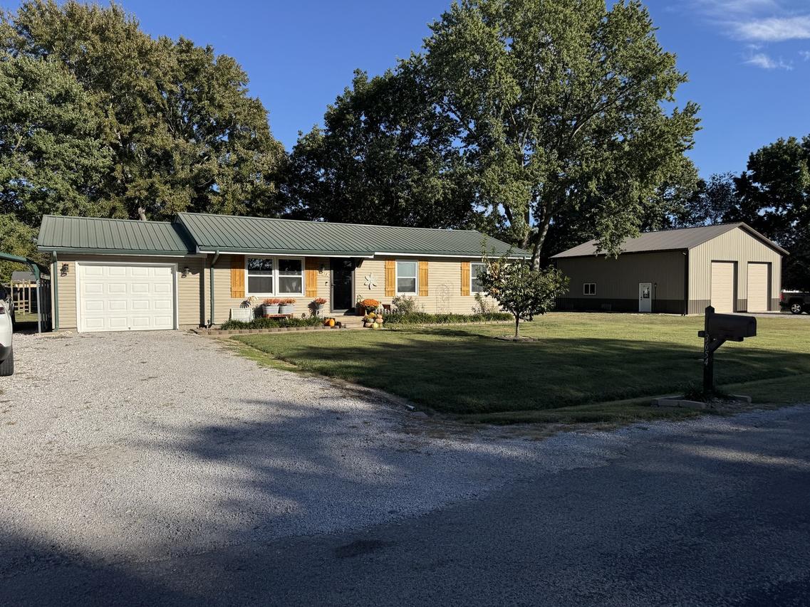 3654 Dawn Dr., Pinckneyville, IL 62274
