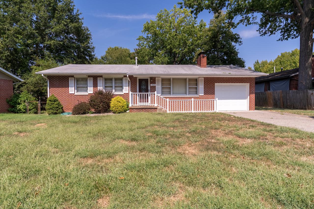1504 W Walnut St., Carbondale, IL 62901