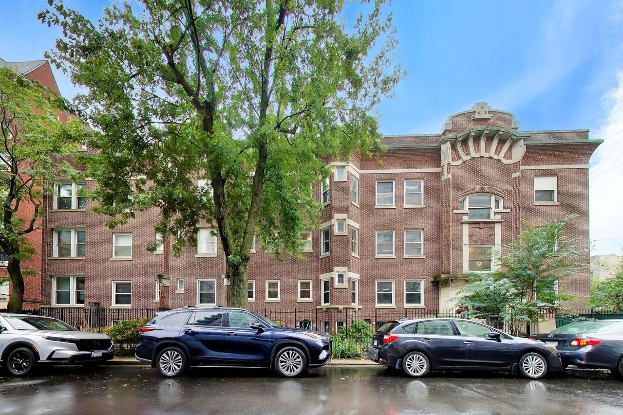955 W Carmen Ave. #2B, Chicago, IL 60640