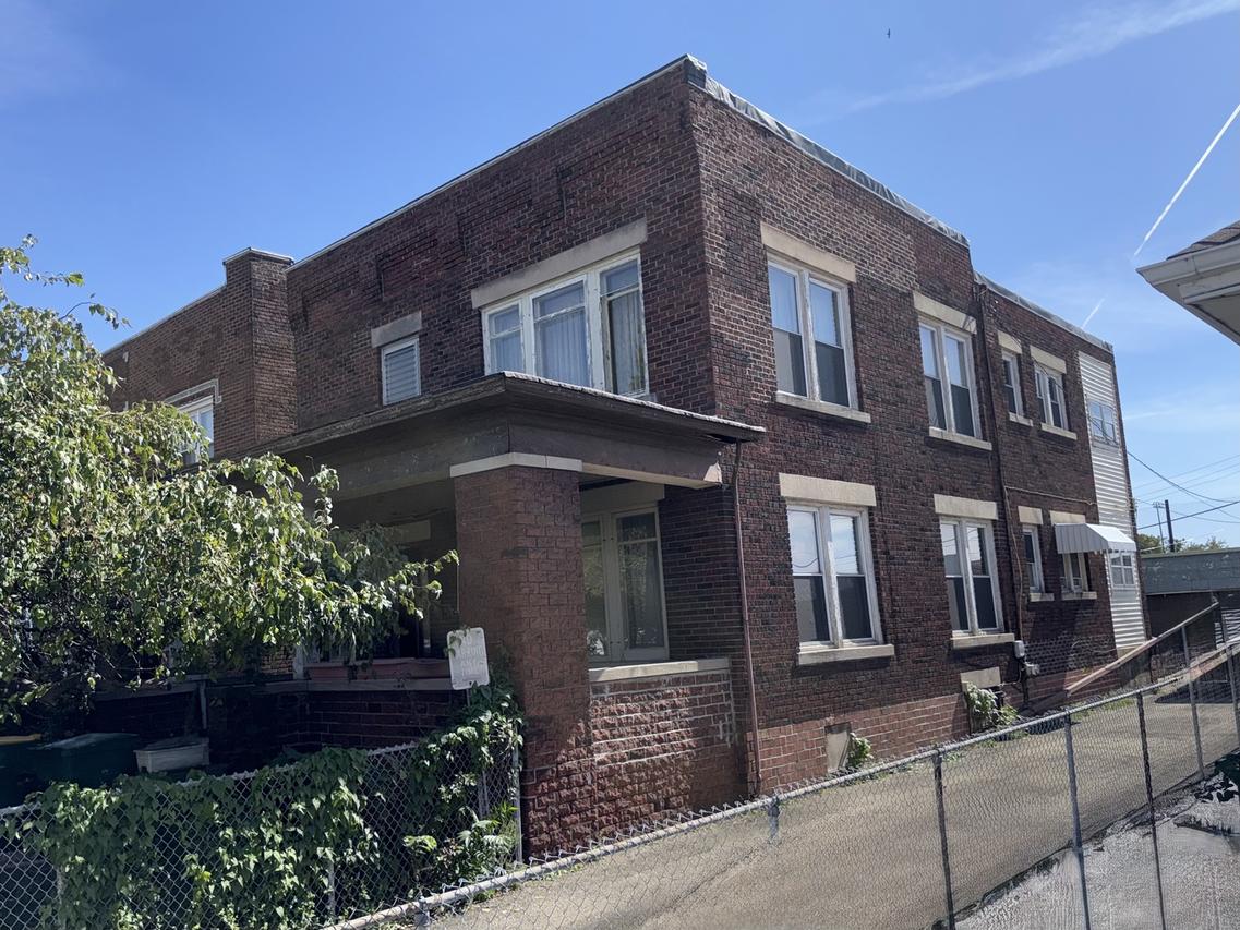 564 E Cass St., Joliet, IL 60432