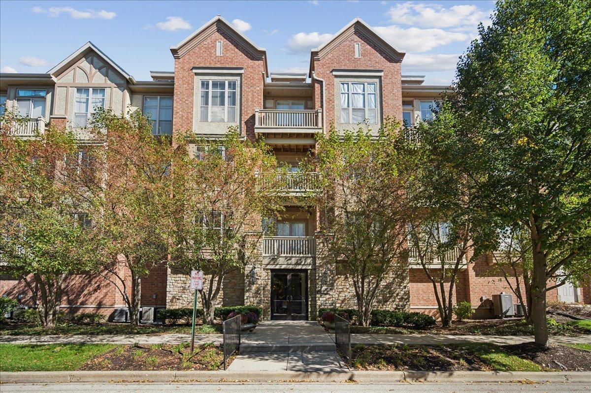 1781 Tudor Ln. #204, Northbrook, IL 60062