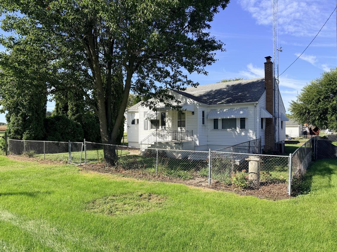409 Oak St., Cedar Point, IL 61316
