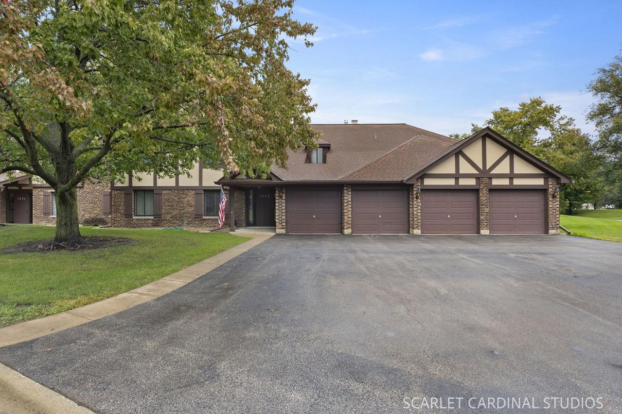 1773 Gloucester Ct. #A, Wheaton, IL 60189