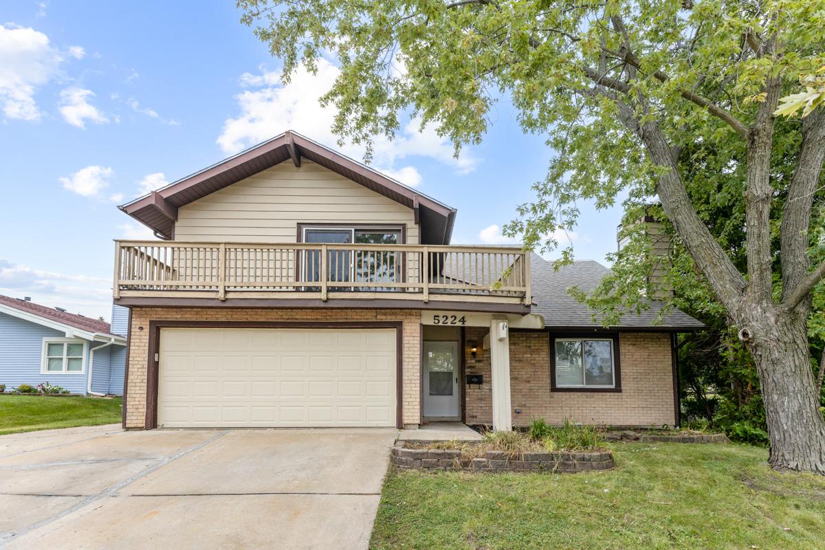 5224 Arlington Cir., Hanover Park, IL 60133